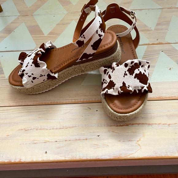 Sandals - Picture 2 of 5